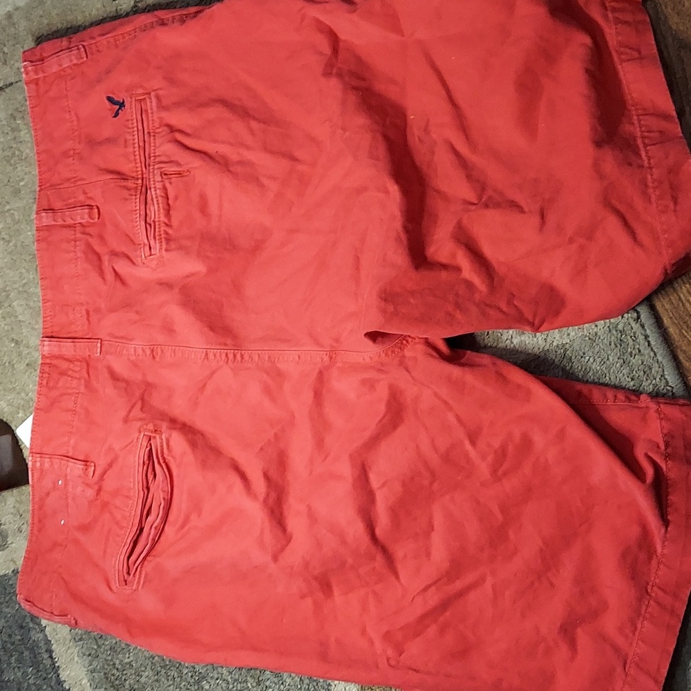 American Eagle Outfitters Men's Red Flat Front Shorts - Picture 5 of 7